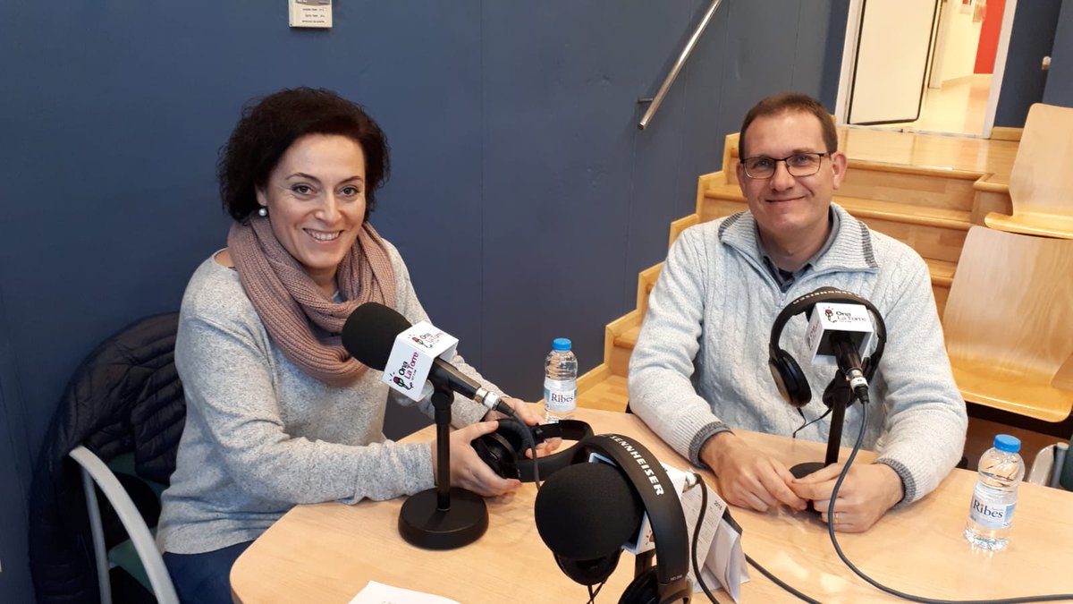 radiolaselva's tweet photo. #CarrerMajor Anem cap a @OnaLaTorre on Jordi Boltà, director de la @CSantaRosalia i la Natàlia Cassasús ens expliquen que aquest divendres fan un concert de nadales i arpa 🎼 https://t.co/hkFTgQunsk