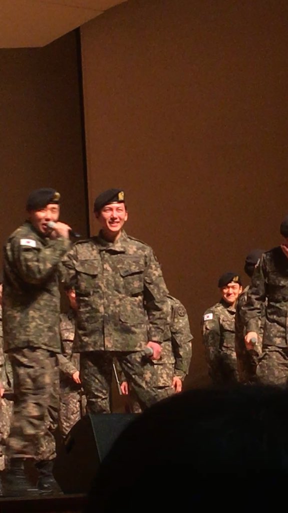 justsunggyu's tweet photo. kang haneul laughing at both of them from the side ㅋㅋㅋㅋㅋㅋ

#김성규 #성규 #지창욱 #강하늘 https://t.co/RvgCu675zk