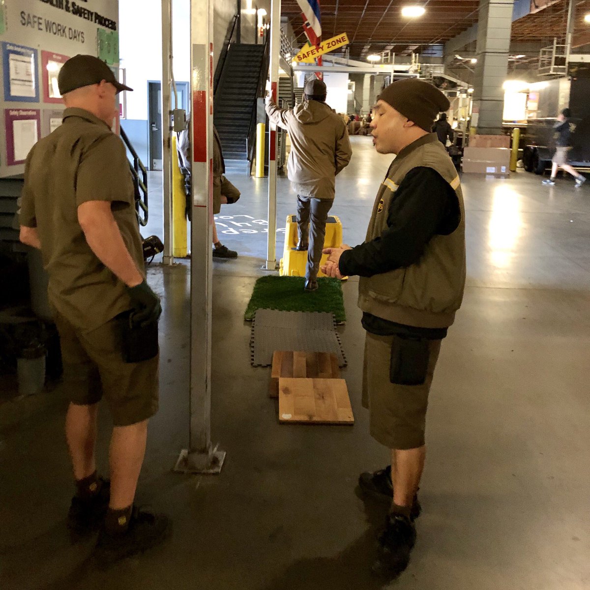 Edie4gzus's tweet photo. #IrvineCenter #CHSP engaging drivers #slipsfalls #3PointsOfContact #LookB4UStep @zalewski_matt https://t.co/Ky5a4UOD4F