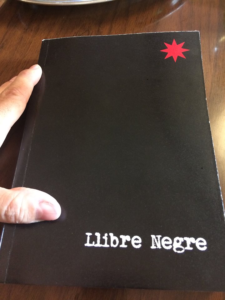 IndepSenseEstat's tweet photo. DEL LLIBRE NEGRE AL COMÚ CATALÀ
https://t.co/WzK59kMSo8
"Els textos de @jordimartifont_ i d'@elcomucatala ajuden a entendre aquest retrobament amb un passat que la historiografia diguem-ne oficial ha marginat, manipulat i ocultat." https://t.co/0lCOP9kmkv