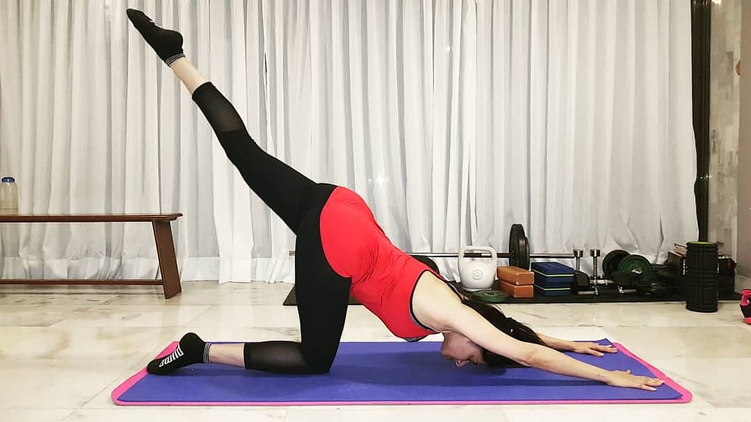 bhagyashree123's tweet photo. Alignment of our body, brings a meditative restorative balance to our thoughts and breathing.
Sometimes thats all you need is without being disturbed by the outer chaos.
#chestopeners pose Hoping to achieve a little bit more flexibility
#back2basics #yoga https://t.co/I2fCuOoVfu