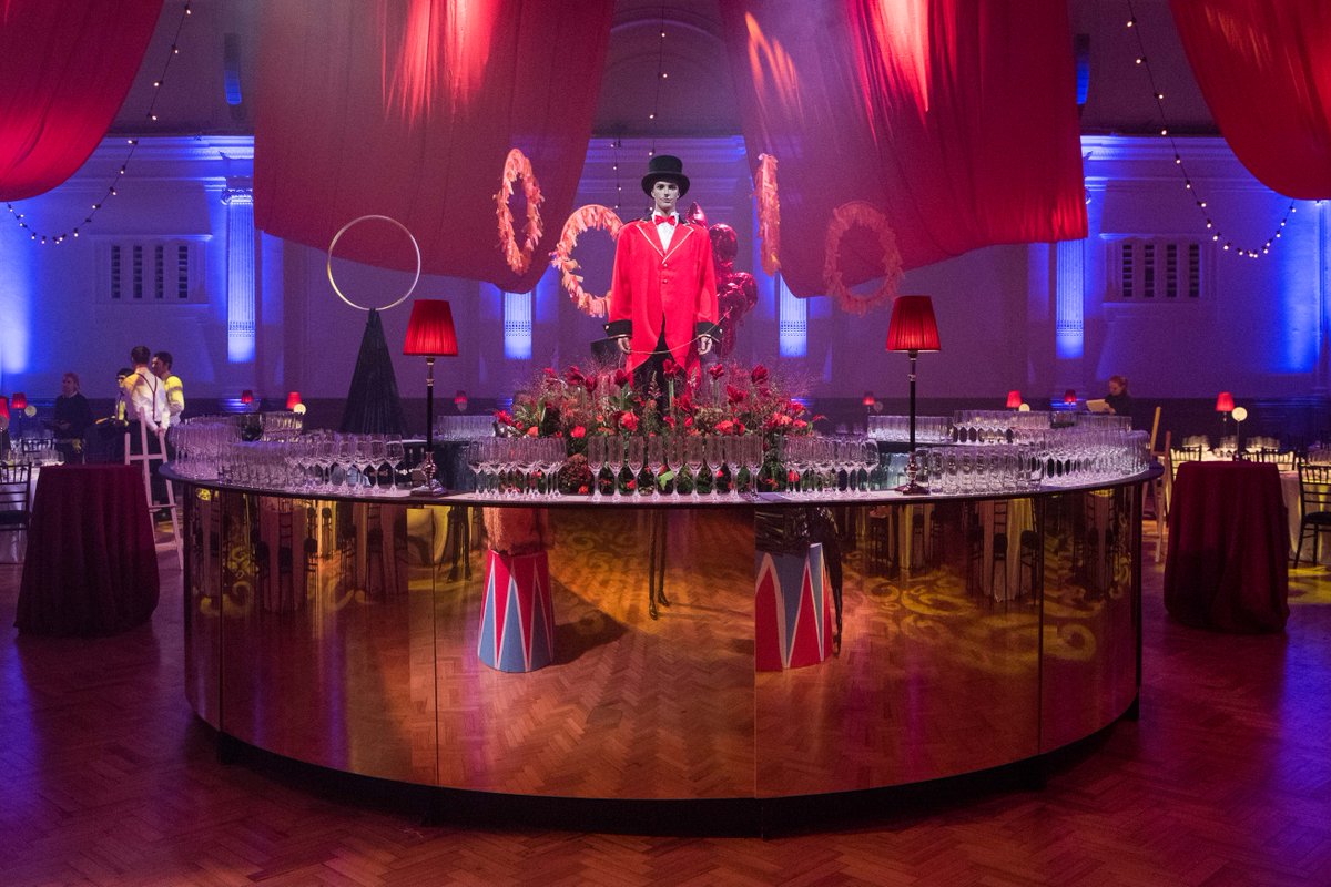 UrbanSpiritLDN's tweet photo. The perfect addition to any event - our gold mirror circular bar is a focal point📷 #EventProfs #EventPlanners #Event https://t.co/snxKyscuxN