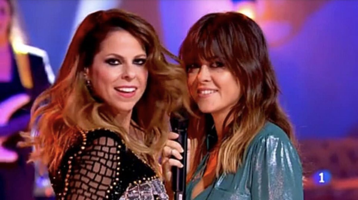 PastoraSoler's tweet photo. Que orgullo como artista y como mujer haber formado parte de esta gala #nocheencuentrostve Cantar #Perdóname con mi adorada @vanesamartin_  ,recordar mi #Quedateconmigo y como colofón ese  #FinaEstampa junto a mis compañeras,en recuerdo y homenaje  #MariaDoloresPradera!!!GRACIAS https://t.co/HE2NsiNL7Q