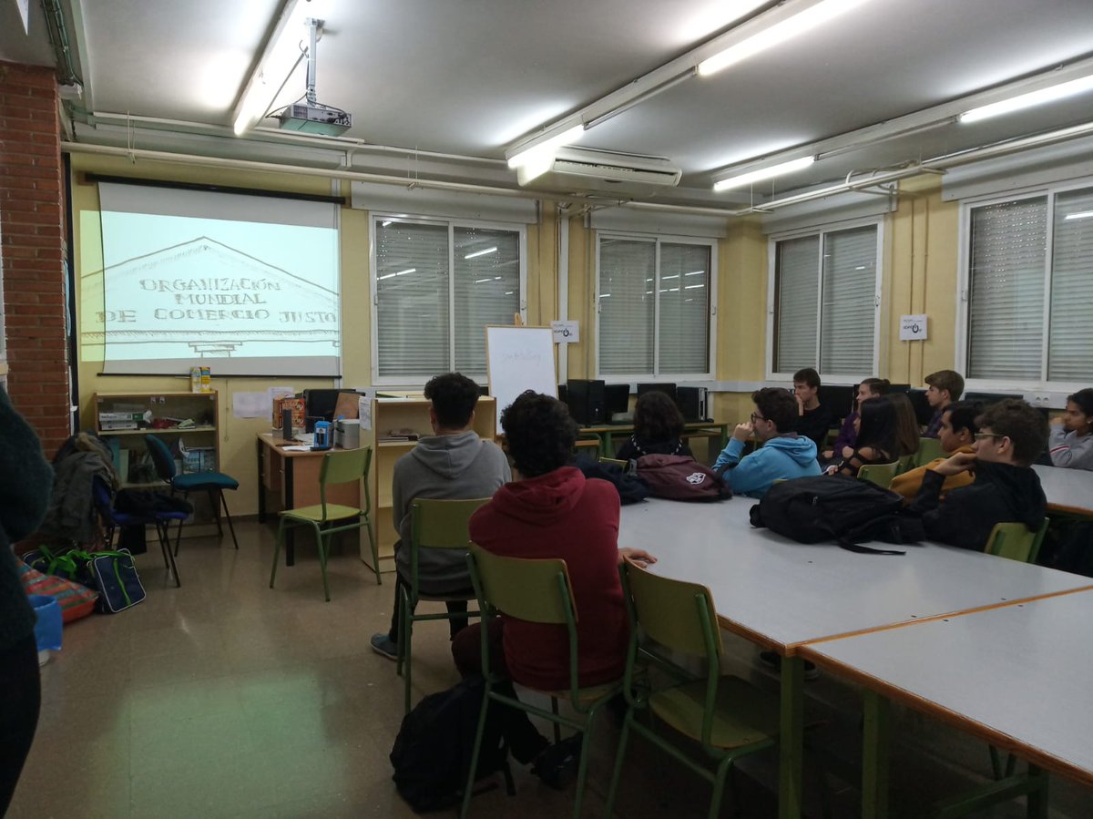La semana pasada tuvimos nuestro último taller de #ComercioJustoenlasAulas en el I.E.S. Zaidín-Vergeles de #Granada