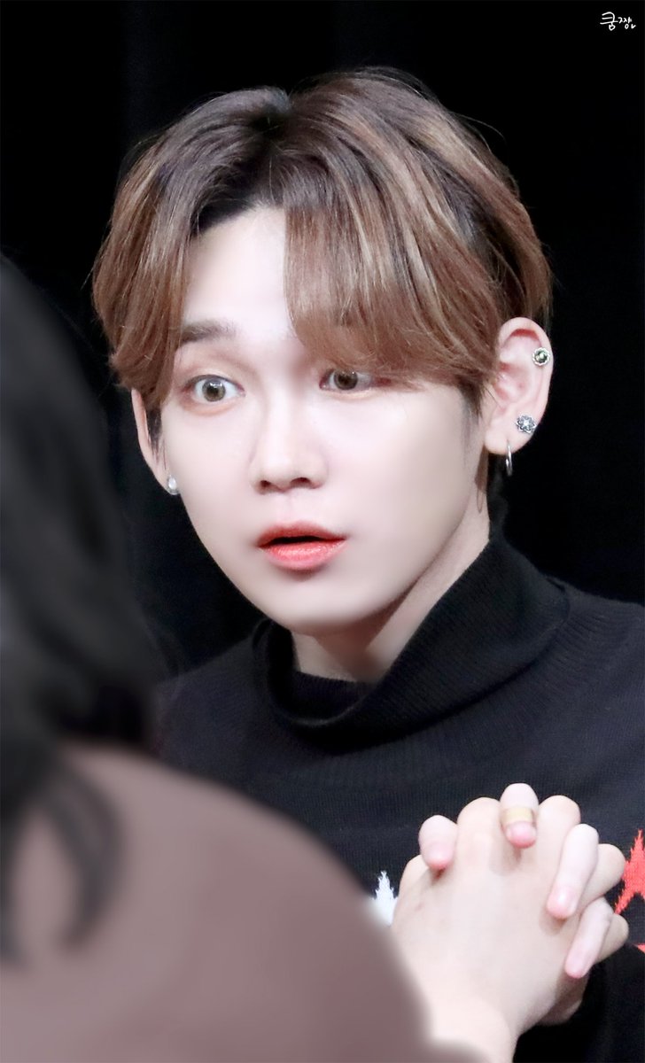 hino0110kenta's tweet photo. 181223 부산 디자인센터 팬싸인회 켄타
호잉??(゜Д゜)💕🍓

#JBJ95 #켄타 #타카다켄타 #髙田健太 #KENTA #タカダケンタ https://t.co/HCs2f3gYHX