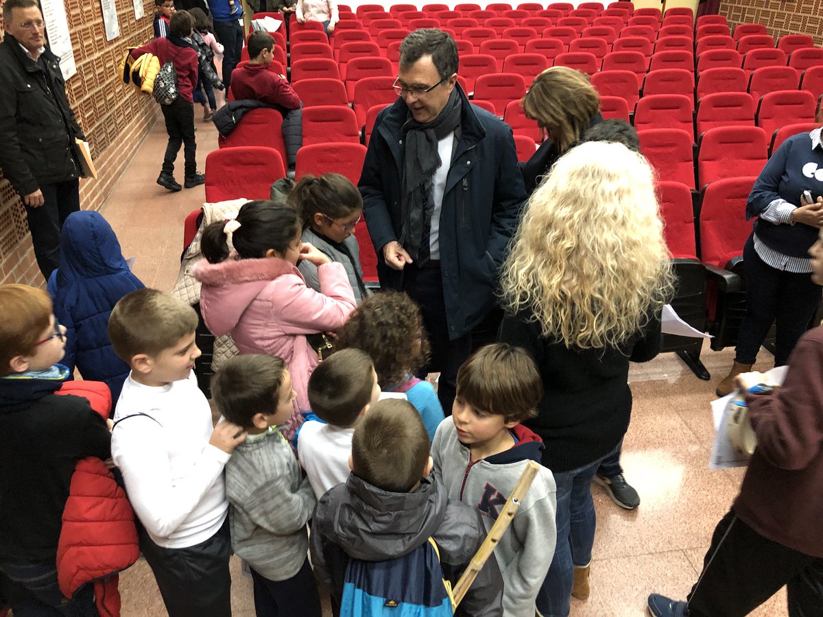Ballesta_Murcia's tweet photo. Los niños de la Asociación Amigos de la Casa del Belén ensayan su entrañable versión del ‘Auto de los Reyes Magos, en el Centro Cultural de Puente Tocinos. La gran actuación será el 4 de enero en el Recinto de Fiestas de la pedanía 👏🏼👏🏼👏🏼👑👑👑 https://t.co/yJV0SejBgu