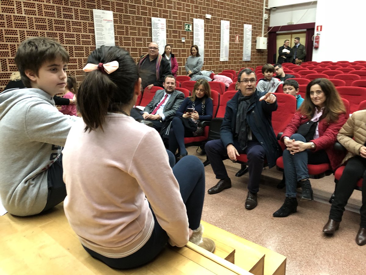 Ballesta_Murcia's tweet photo. Los niños de la Asociación Amigos de la Casa del Belén ensayan su entrañable versión del ‘Auto de los Reyes Magos, en el Centro Cultural de Puente Tocinos. La gran actuación será el 4 de enero en el Recinto de Fiestas de la pedanía 👏🏼👏🏼👏🏼👑👑👑 https://t.co/yJV0SejBgu