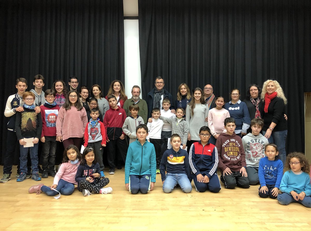 Ballesta_Murcia's tweet photo. Los niños de la Asociación Amigos de la Casa del Belén ensayan su entrañable versión del ‘Auto de los Reyes Magos, en el Centro Cultural de Puente Tocinos. La gran actuación será el 4 de enero en el Recinto de Fiestas de la pedanía 👏🏼👏🏼👏🏼👑👑👑 https://t.co/yJV0SejBgu