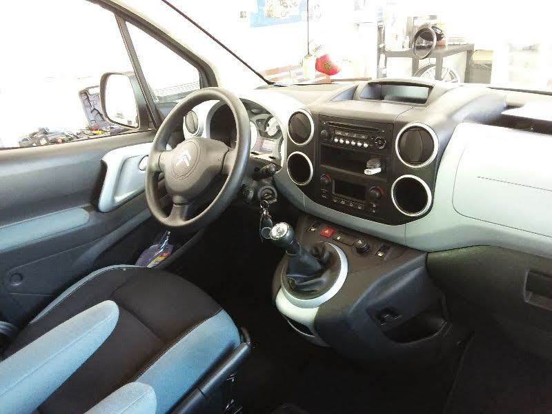 AutosVidal's tweet photo. Oportunidad Citroën berlingo muy cuidada , mantenimientos al día , tapicería bicolor ,reposabrazos delanteros  , asientos calefactables , faros antiniebla,sensor de luces , control de velocidad,  parktronic , barras de techo y gancho de remolque  opcionales ..... https://t.co/lVKR81Fwnz