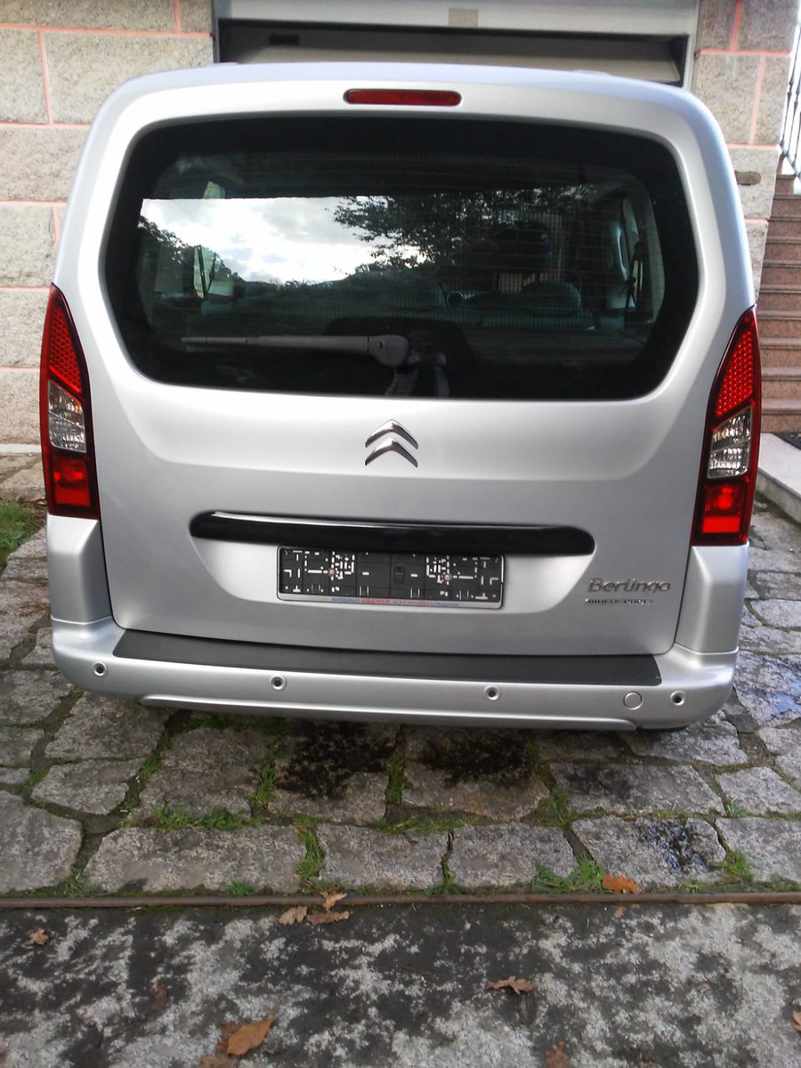 AutosVidal's tweet photo. Oportunidad Citroën berlingo muy cuidada , mantenimientos al día , tapicería bicolor ,reposabrazos delanteros  , asientos calefactables , faros antiniebla,sensor de luces , control de velocidad,  parktronic , barras de techo y gancho de remolque  opcionales ..... https://t.co/lVKR81Fwnz
