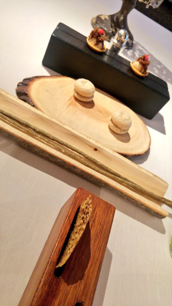 LaConsiglieria's tweet photo. .@renatoviola2 -

#prosit Cialde #patatecrauti #grissini #canapacardamomo #macaron ai #funghisecchi  tartellette di #gallina della Lessinia poi #Broccolofioraro pecorino chips

@Barbaga3Gaetano @anboemo @lovecetraro @CollectorOfWine @GPiziarte @attanasio_g @FlipRuth. @papiniste https://t.co/YQciUFLBFW
