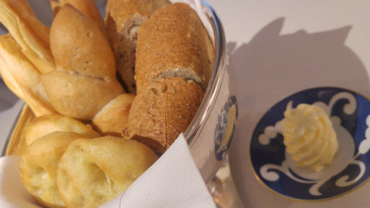 LaConsiglieria's tweet photo. .@renatoviola2 -

#prosit Cialde #patatecrauti #grissini #canapacardamomo #macaron ai #funghisecchi  tartellette di #gallina della Lessinia poi #Broccolofioraro pecorino chips

@Barbaga3Gaetano @anboemo @lovecetraro @CollectorOfWine @GPiziarte @attanasio_g @FlipRuth. @papiniste https://t.co/YQciUFLBFW