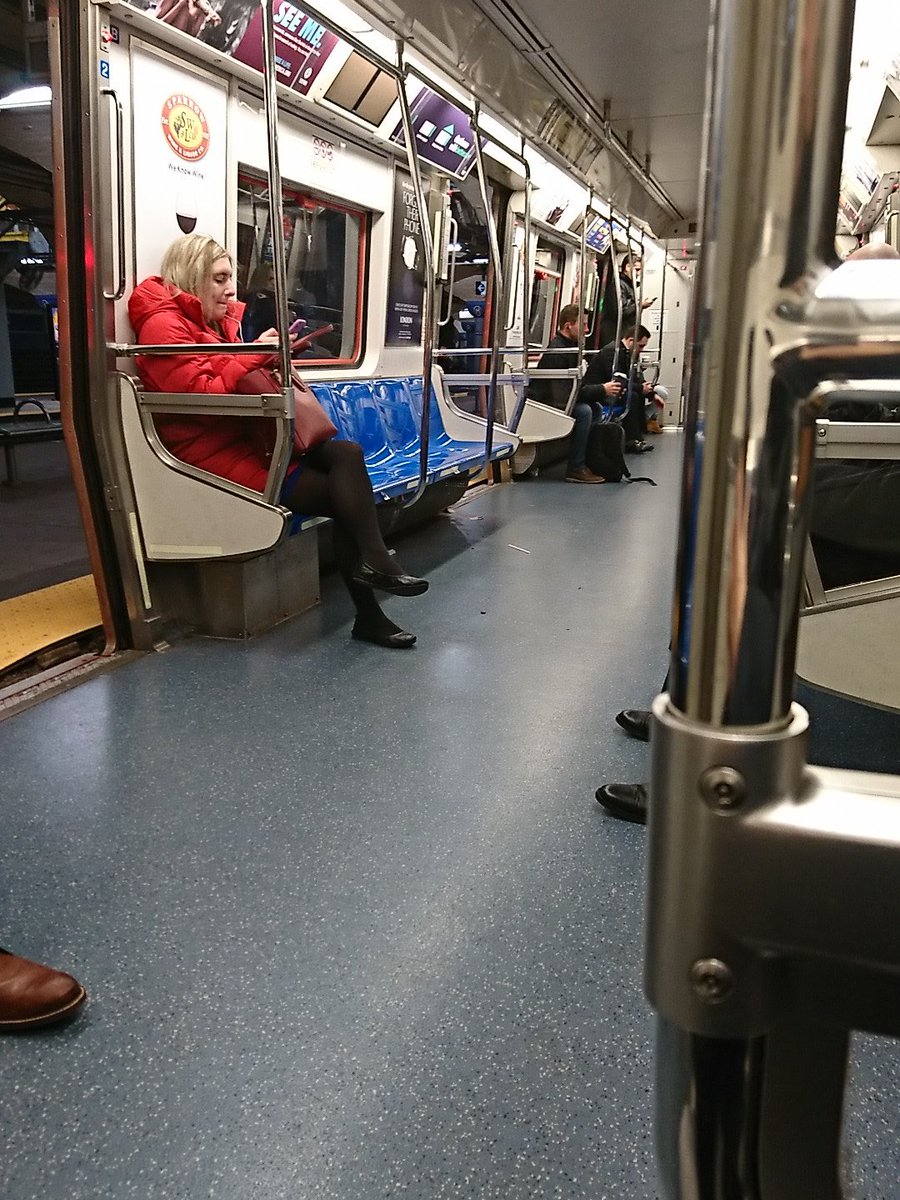 modhop's tweet photo. What's more magical than Christmas morning? The few days after when commuting is a breeze. #emptytrains #Path 🎄 🚉 https://t.co/iu40m1TL7k