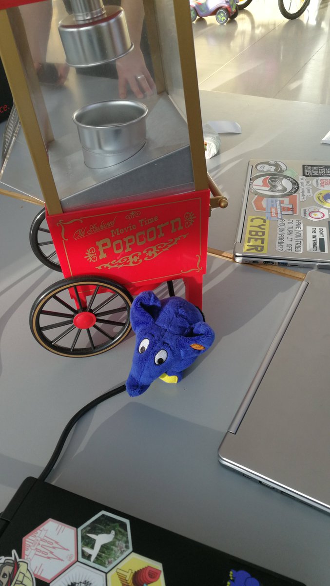 StudioHacking's tweet photo. Letzte Vorbereitungen für den ersten #Scratch Workshop im Kids Space #35c3 🚀💪#ProgrammierenMitDerMaus https://t.co/DG1zBzjX6q