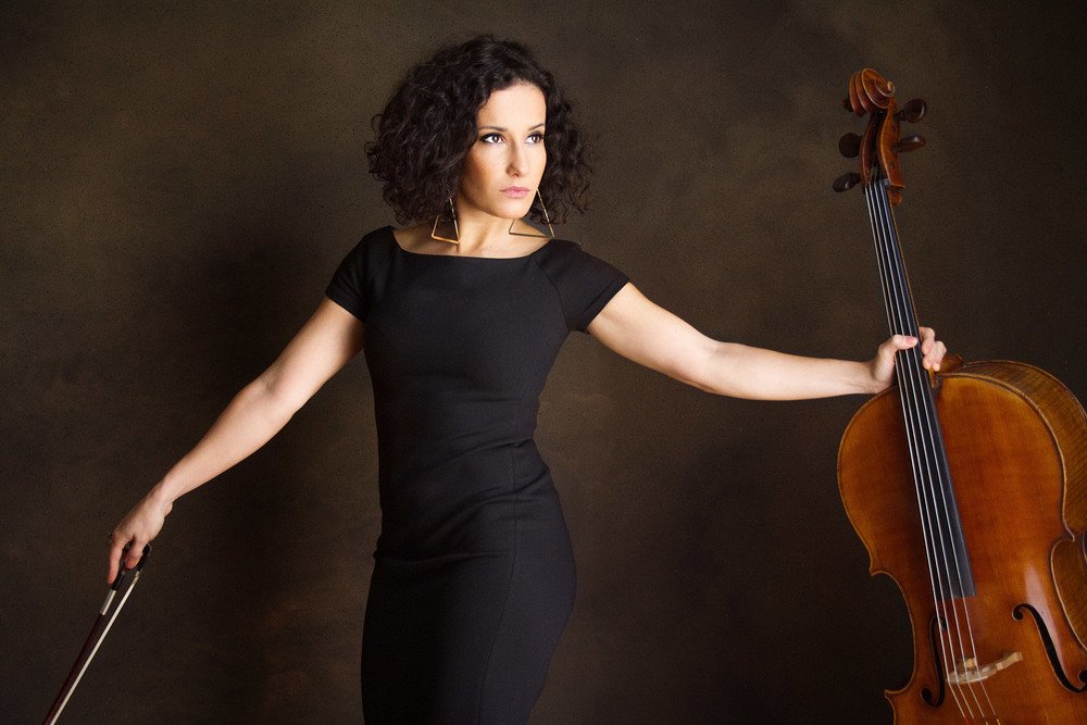 JazzCruAPunt's tweet photo. Demà #divendres #28deDesembre,al #JazCru,l'espai de música lliure d'@apunt_media,tindrem a #NesrineBelmokh de convidada per escoltar plegats la música de @nesmusicband,el trio que forma amb #MatthieuSaglio i #DavidGadea #jazz #àrab #Mediterrània a les 0:00h!📻 (foto:Alex Baker) https://t.co/R3T7ee9OWf