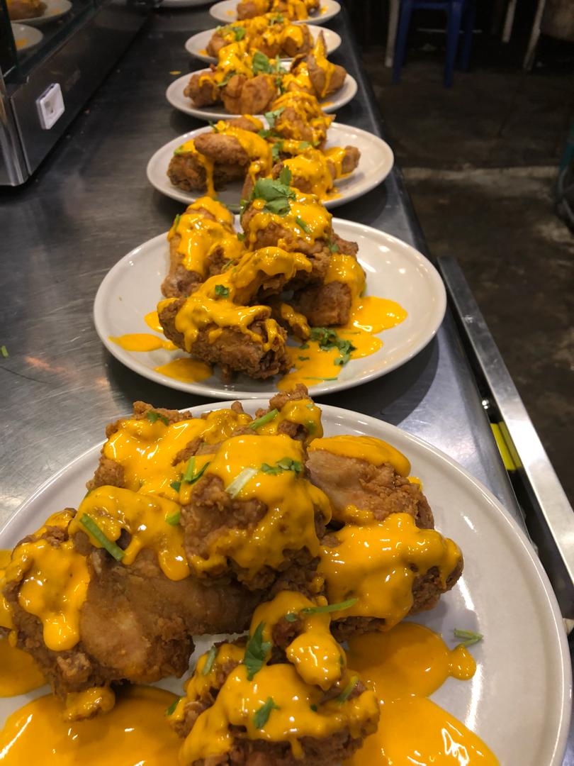 ffcmalaysia's tweet photo. @azraeimuhamad RM 35.00 - 1 Set Chicken Tower

*1st tier -  8 pieces of signature Familia Fried Chicken

*2nd tier - Fresh french fries with our signature cheese 

*3rd tier - Nachos with our signature cheese

4th &amp; 5th tier - Condiments and extra extra cheese sauce

😍😭😳😱🧀🍗📸 https://t.co/dlrU86hueo