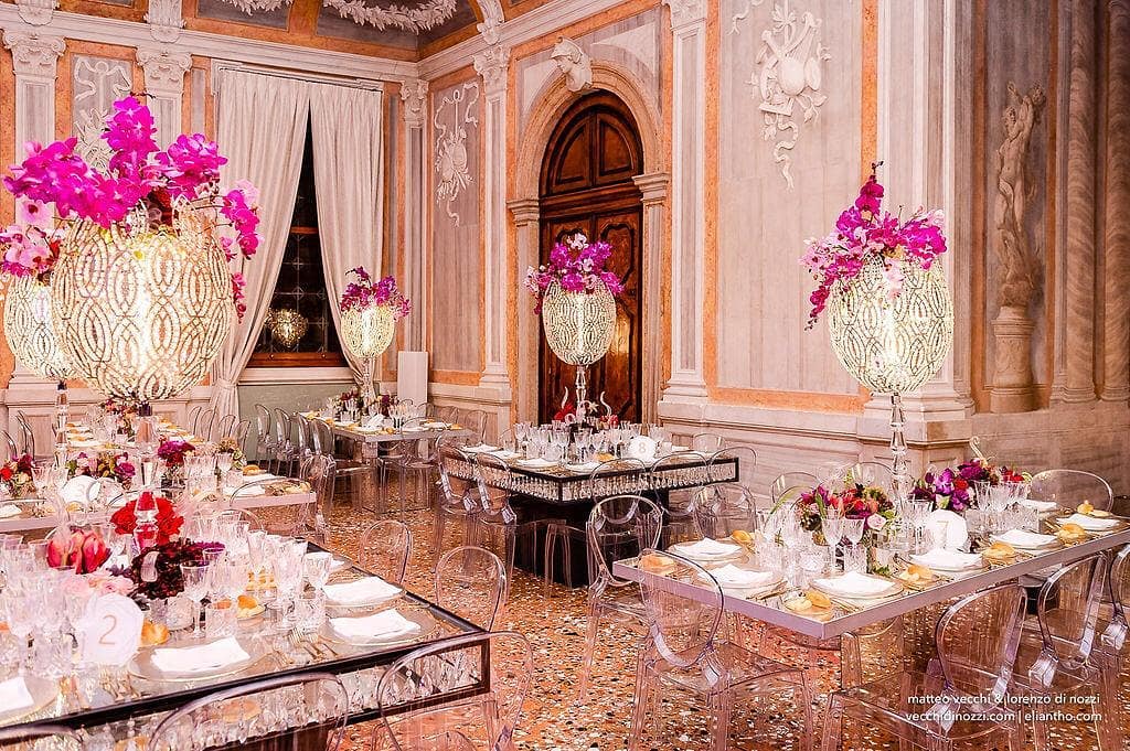 VGnewtrend's tweet photo. Our Arabesque Egg #lamps #lighting up  #ItalianWeddingAwards 2018 Gala Dinner at Hotel Monaco &amp; Grand Canal in #Venice, Italy.

#weddingphotography #weddingplanning #weddingplanner #luxurywedding #lightingdesign #madeinitaly #LuxuryHotel #luxurylifestyle #interiordesign #design https://t.co/pP6HW2Ssq9
