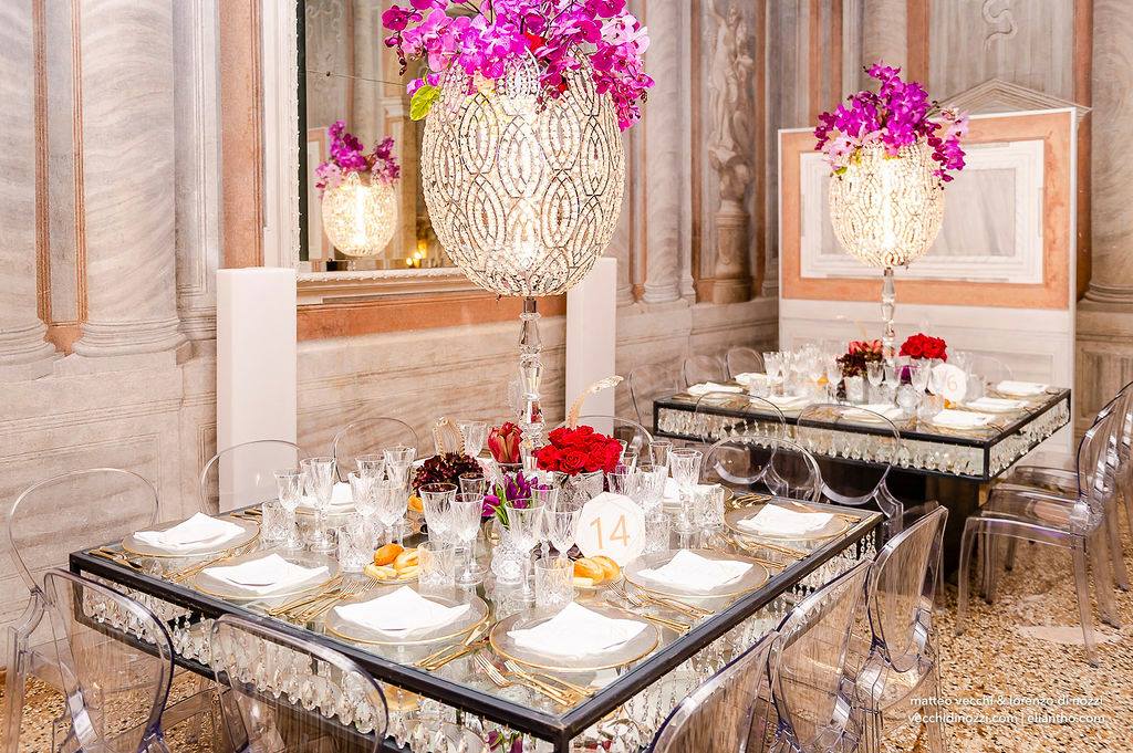 VGnewtrend's tweet photo. Our Arabesque Egg #lamps #lighting up  #ItalianWeddingAwards 2018 Gala Dinner at Hotel Monaco &amp; Grand Canal in #Venice, Italy.

#weddingphotography #weddingplanning #weddingplanner #luxurywedding #lightingdesign #madeinitaly #LuxuryHotel #luxurylifestyle #interiordesign #design https://t.co/pP6HW2Ssq9