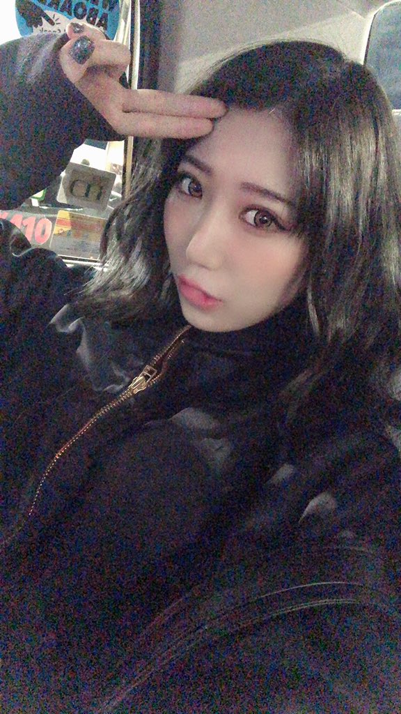 narupao's tweet photo. 色落ちが楽しみ💓💓
ダークカラーなう(*´ω`*)
今年も色んな髪色���したなぁ…
みんなは、今年何色にチャレンジしたのー？ https://t.co/XF67MpLTWy