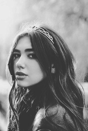 hourlypinay's tweet photo. queen 👑 ✨ https://t.co/UhBlklrZOe
