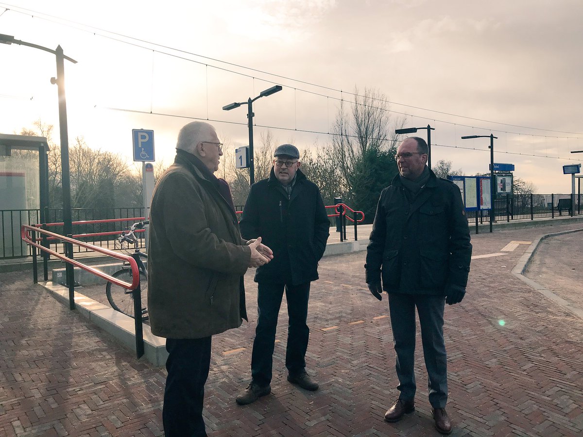bramdonkers's tweet photo. Vandaag is station Arkel officieel heropend door scheidend wethouder Jan de Groot van de Gemeente Giessenlanden. Het was zijn allerlaatste formele activiteit. Ik was er als woordvoerder @merwedelinge om de hectiek in goede banen te leiden... https://t.co/DnJQP30FHE