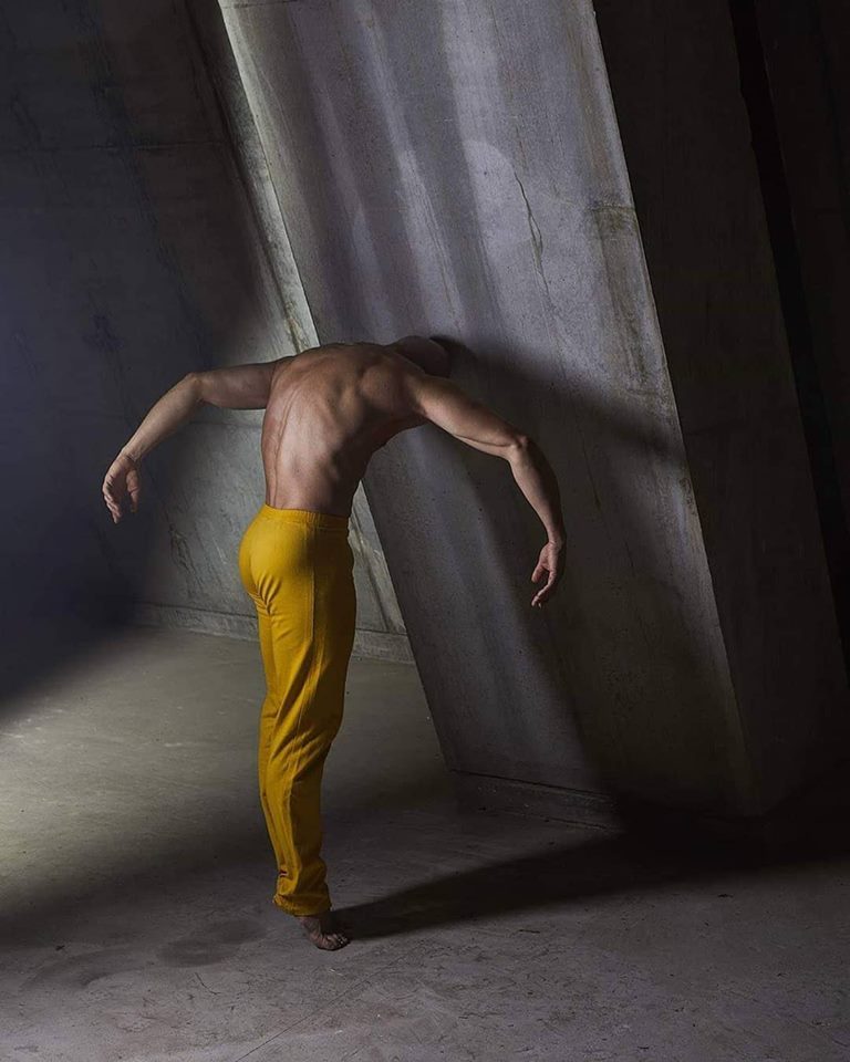 zesty_dance's tweet photo. Frederik Deberdt - Malandain Ballet Biarritz - photo by Cedric... https://t.co/r1I9z5pEMU https://t.co/iobFBbAbWM