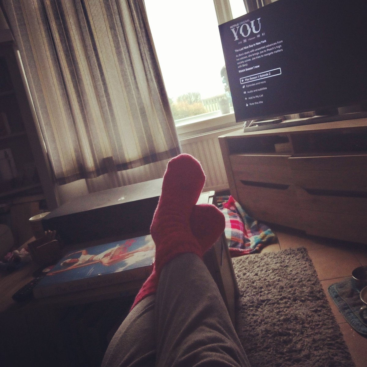 EliotDee's tweet photo. @SamHeughan this is me not exercising, not working out, coz, hell, everyone needs a chill out some time right? #MPC2018 😘 😂 😉 #junkday #netflix #fluffysockday 😘 https://t.co/NJbhgnpRzi