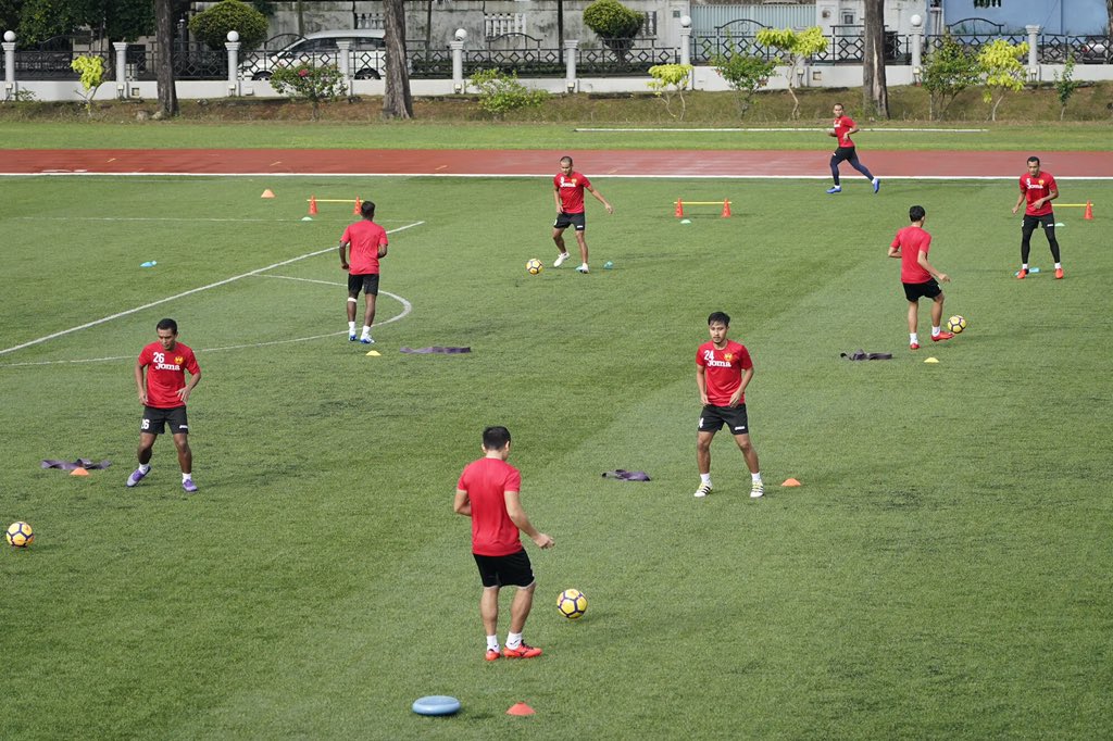 selangorfc's tweet photo. Coming together is a beginning, keeping together is progress, working together is ___________? β½οΈπβ½οΈπͺπΎβ€οΈπ
#RedGiantsInTraining
Foto:@asianadotmy https://t.co/Wm6yx7VN76
