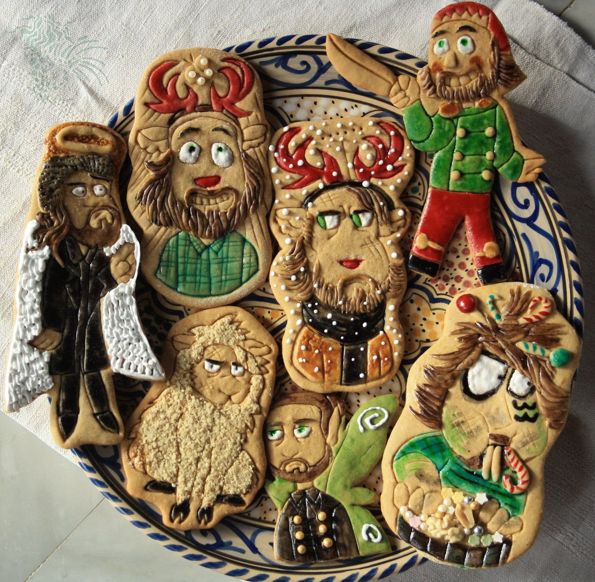 livu_is_livu's tweet photo. Hope everyone had the most wonderful time the last few days &amp; that it'll last!💚
Delayed finish.. but I think that'll be our newest Christmas tradition 😍 no more Christmas without #Avitoons ginger(honey)bread for this #avitooniac 😋 @ender_party101 we just love your creatures🤗 https://t.co/BXfB9tNKI2