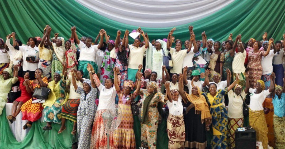 wphfund's tweet photo. As we look forward to a new year, help @WPHFund reach #40by20forWomen working to build peace & respond to crises. Learn how you can get involved @ https://t.co/wS9YsvKk2R #wphfund #womenbuildpeace #supportwomen #buildpeace #preventcrises #changetheworld https://t.co/SyeJpDbxsF