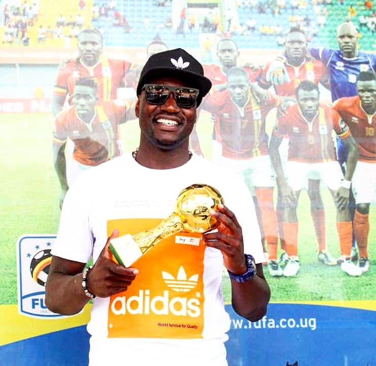 masindeonyango's tweet photo. Finishing off the year with my award "AIRTEL FANS FAVOURITE UGANDAN PLAYER-FOREIGN BASED" 😎😎😎😎😎😎🏆🏆🏆🏆. https://t.co/7wZkWKLReQ
