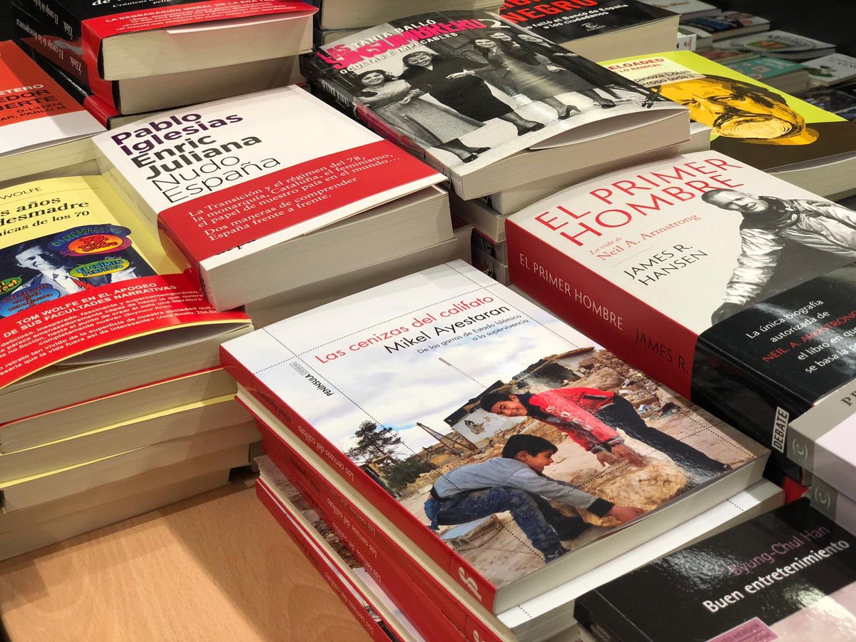 Una alegría ver ‘Las cenizas del califato’ bien “colocado” en las librerías... se cumple 1 año de la caída militar del califato ⁦<a href="/ed_peninsula/">Ediciones Península</a>⁩