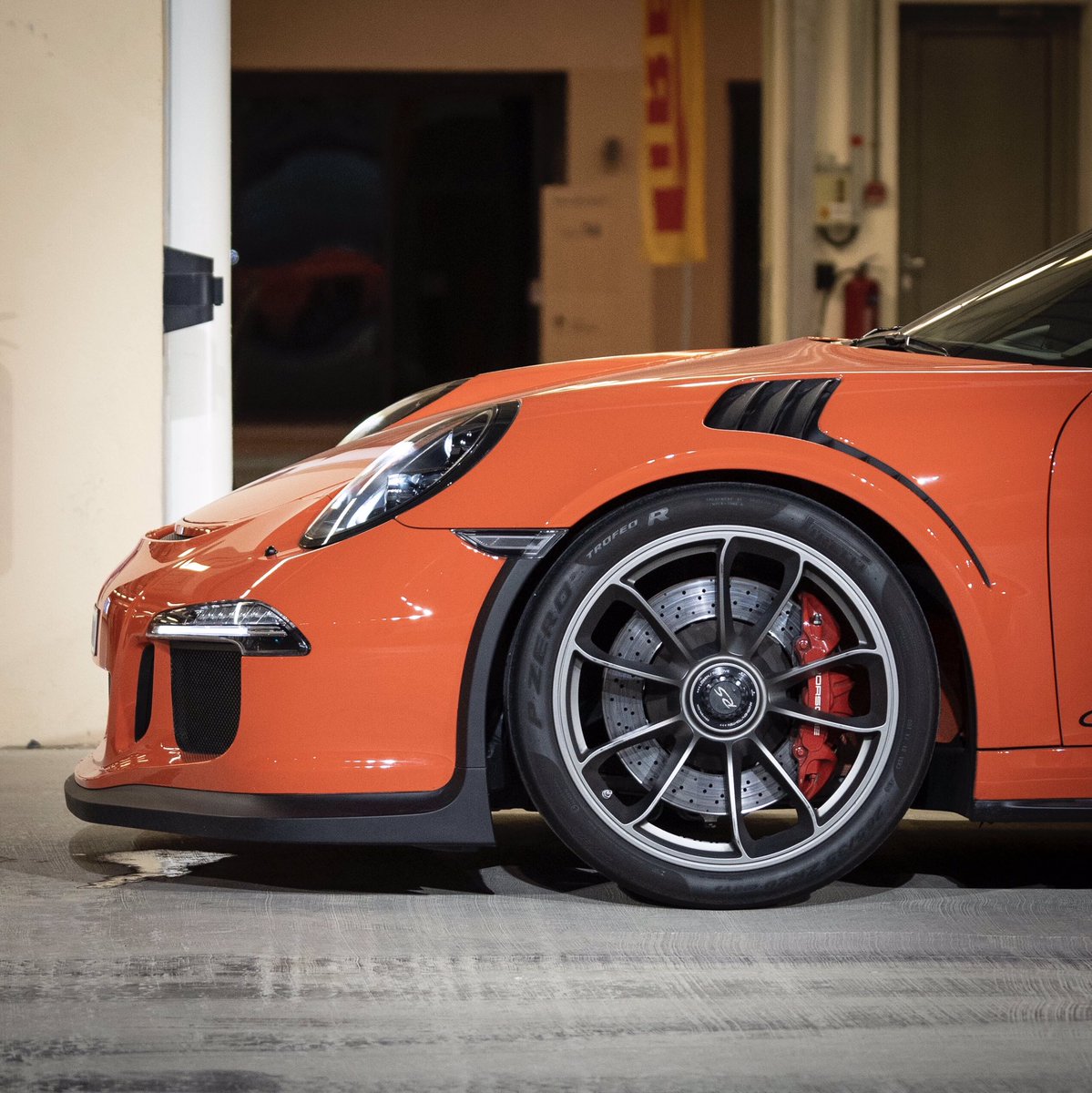 Pirelli__ME's tweet photo. وفرةٌ من التماسك. #بي_زيرو  #بيريللي  
#بورش #اطارات #تحكم #تماسك #تصوير #تصوير_سيارات #ابوظبي #حلبة_ياس #ياس @ymcofficial @PorscheClubUAE https://t.co/d17y5ybKuY