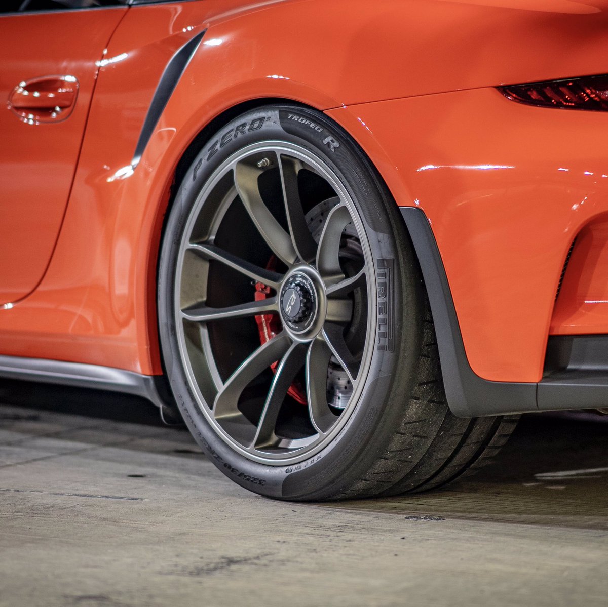 Pirelli__ME's tweet photo. وفرةٌ من التماسك. #بي_زيرو  #بيريللي  
#بورش #اطارات #تحكم #تماسك #تصوير #تصوير_سيارات #ابوظبي #حلبة_ياس #ياس @ymcofficial @PorscheClubUAE https://t.co/d17y5ybKuY