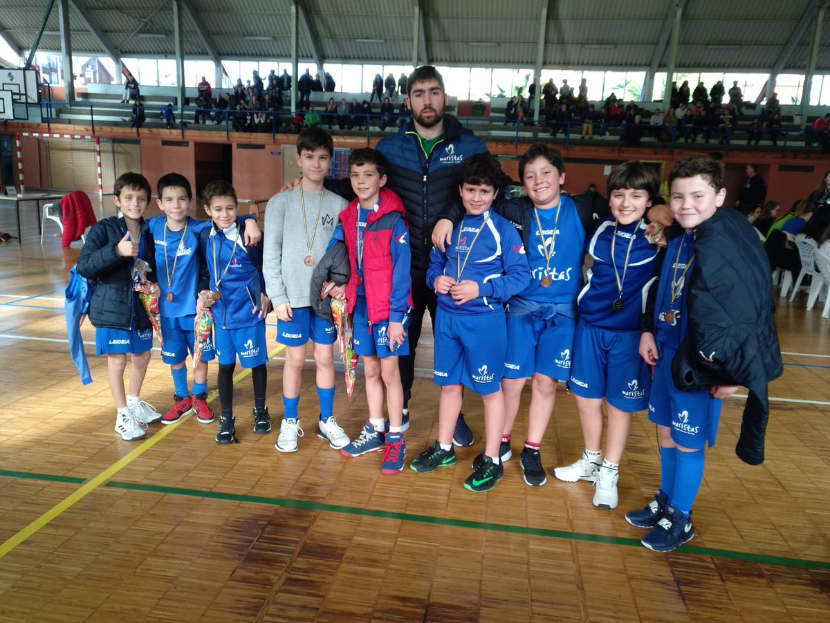 AusevaBasket's tweet photo. Hoy estamos en muchos frentes @ausevamaristas también disputando el Torneo de Navidad de #Castrillón nuestro #AlevMasc https://t.co/noVw9c7smz