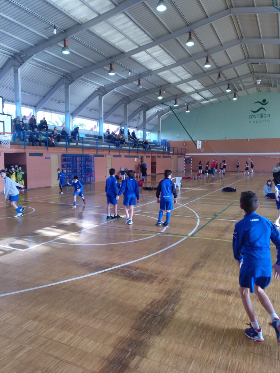 AusevaBasket's tweet photo. Hoy estamos en muchos frentes @ausevamaristas también disputando el Torneo de Navidad de #Castrillón nuestro #AlevMasc https://t.co/noVw9c7smz
