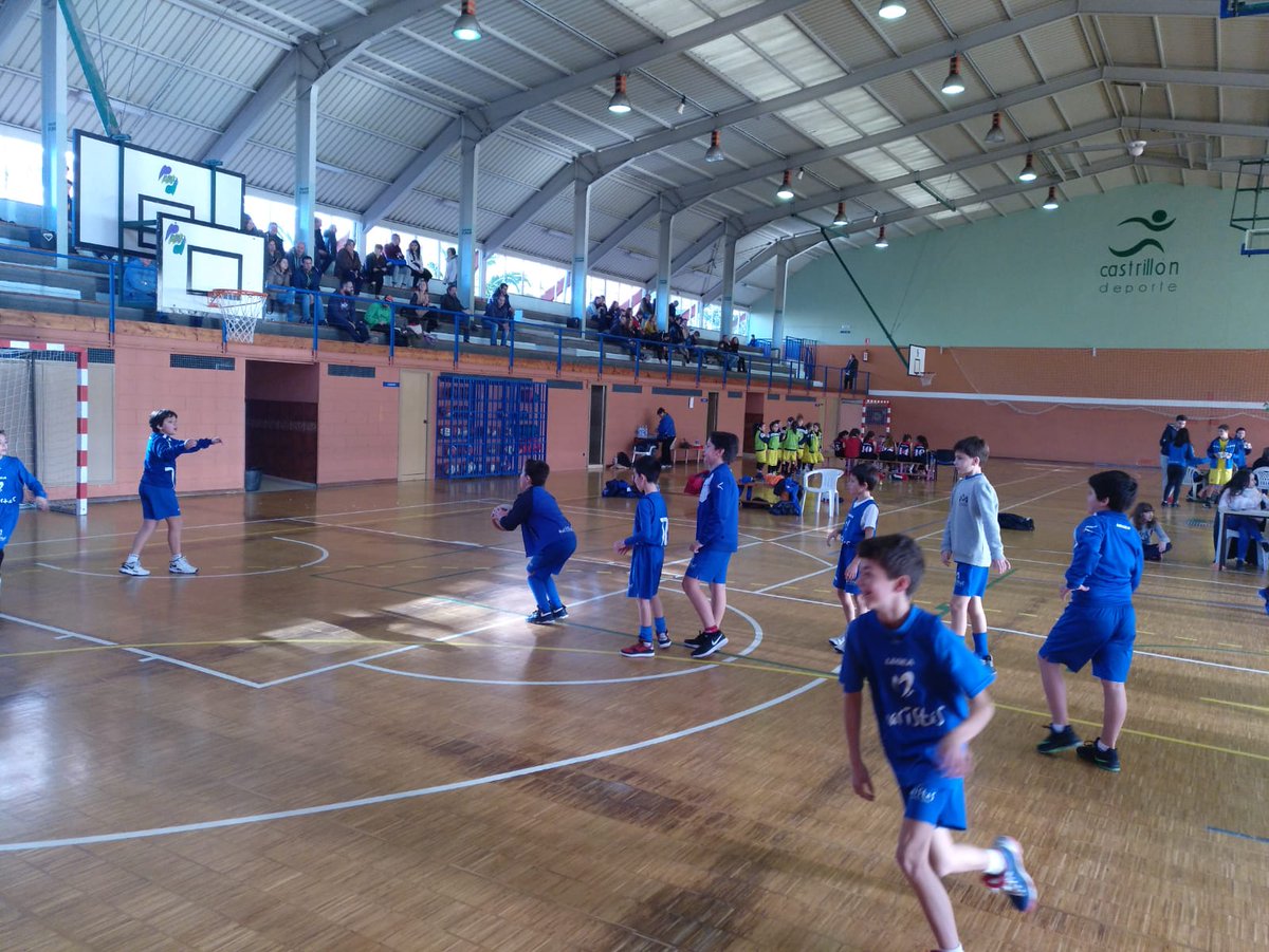 AusevaBasket's tweet photo. Hoy estamos en muchos frentes @ausevamaristas también disputando el Torneo de Navidad de #Castrillón nuestro #AlevMasc https://t.co/noVw9c7smz