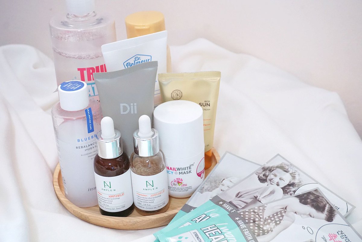 Hamkdy_'s tweet photo. Best Of Skincare 2018 💓🎄 สิ้นปีแล้ววว เราจะไม่พลาดที่จะอัพเดตสกินแคร์ช่วงท้ายปีที่รู้สึกแบบ ชอบ ใช้บ่อยสำหรับเรานะคะ ไม่เน้นเรื่องสิวค่า #ไว้รีวิวห้ามขายของโว้ยย #howtoperfect https://t.co/gGLIhTcS6t