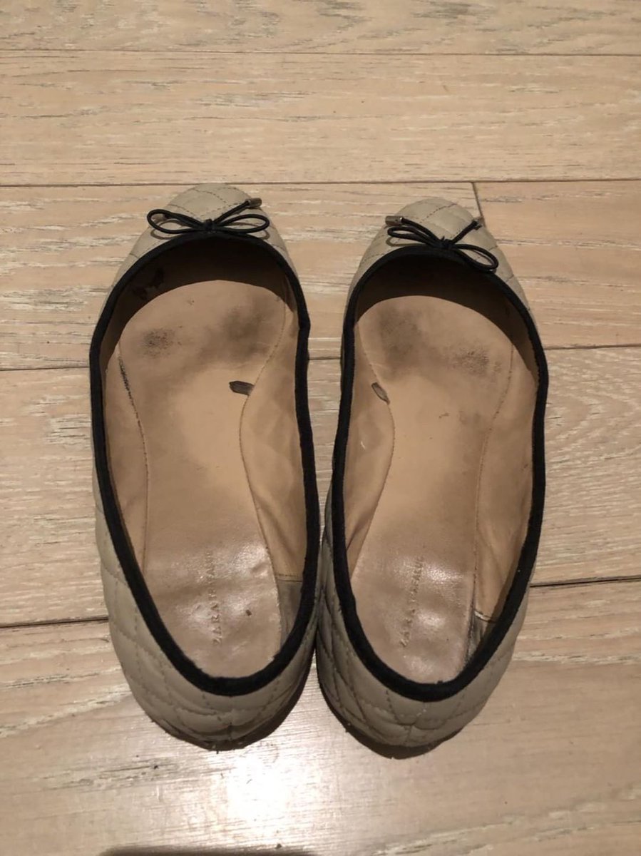 MistressEmma3's tweet photo. Well worn flat shoes!! Very very smelly!! I wear them 3 years in summer also 🤮🤮 #wellwornshoes #zaraflats #ballerine #shoes #wornshoes #scarpeusate #usedshoes #paypig #moneyslave @RT4doms @RT4D4 https://t.co/qCByXArugx