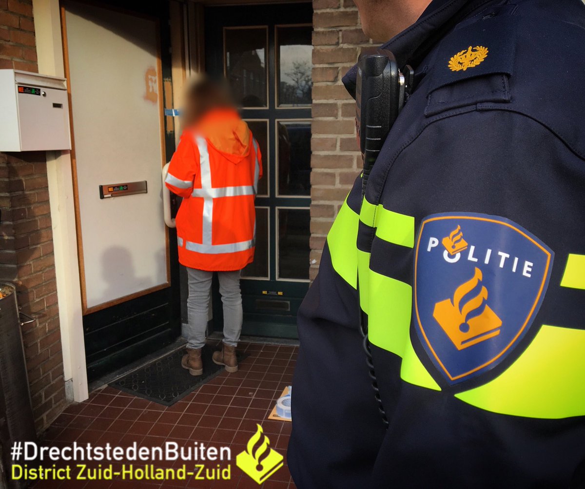 Pol_Ruitenberg's tweet photo. Vanochtend met wijkagent Schaeffer @Sliedrechtgem geassisteerd bij sluiting van horecagelegenheid aan de Rembrandtlaan in #Sliedrecht. Door @BramvanHemmen is het pand 3 maanden gesloten. Ook wordt de DHW vergunning ingetrokken. #EerlijkOndernemen #AanpakOndermijning #Ondermijning https://t.co/vZloHGRIqa