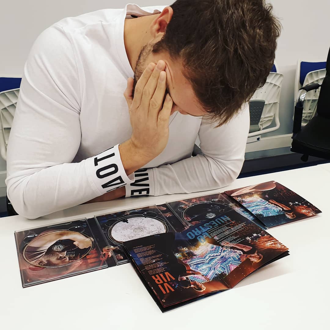 pabloalboran's tweet photo. Esta #EdiciónEspecialPrometo era uno de mis momentos por vivir.  Y lo habéis hecho realidad. Estaba tan emocionado el día que salió!!!! #Gracias 
¡Espero que lo disfrutéis! 
#MomentosPorVivir #EdiciónEspecialPrometo #Música #Felicidad #emoción https://t.co/nbIzblHl27