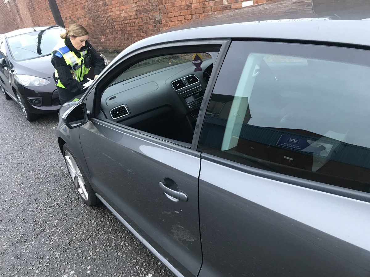StMatthewsWMP's tweet photo. Officers came across a vehicle in a high vehicle crime area with its windows down, driver was located and thankful to the officers. Luckily nothing taken. #lockitkeepit #saferwalsall https://t.co/tpH895axHH