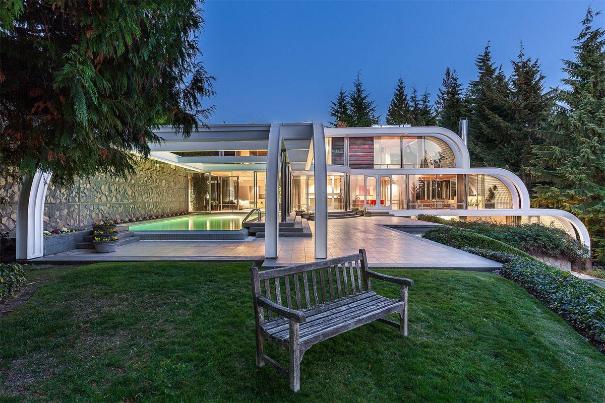 PaulStec's tweet photo. This beautiful architectural masterpiece comes to us courtesy of my affiliate in Vancouver. https://t.co/bjLKAtLIvd https://t.co/5pkQbLm2Bl