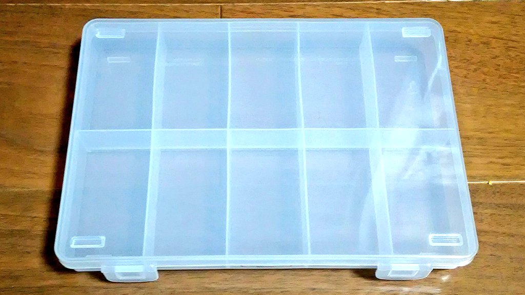 Ryuto 最近話題の100均一で購入出来るケースです 通常サイズのミニカーやトミカなら10台収納可能です 持ち運びにも使えますね W トミカ ミニカー 収納 ケース 100均一