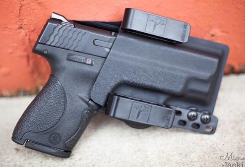 BravoHolsters's tweet photo. Be on the lookout for a review on the @bravoconcealment D.O.S. for the Shield coming up on @gunsdotcom soon. #microwarrior #donttellglock #cheatingheart
Repost from @microjacki https://t.co/yp5Fn7sEJ5