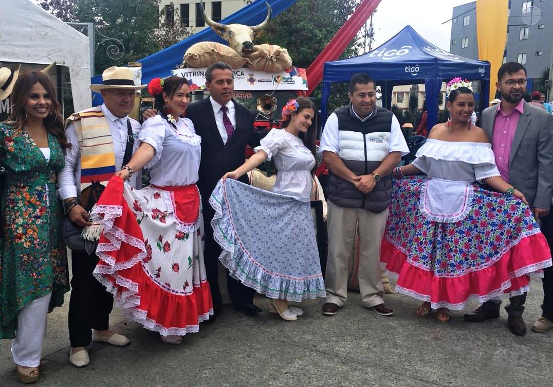 centrosurcaldas's tweet photo. #FelizJueves #SabíasQué Los Municipios de la #CentroSurCaldas se asociaron para trabajar conjuntamente en temas que propendan por el desarrollo y bienestar de la región, como movilidad, servicios públicos, ambiente, infraestructura, turismo y delegación catastral. https://t.co/7EvesHVb8N