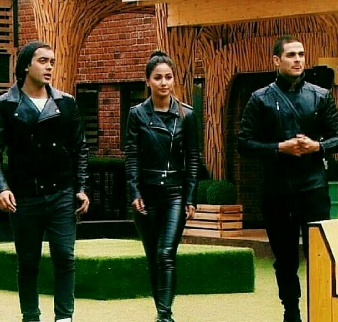 renz1909's tweet photo. The most stylish and the most talked about trio indeed
They were together then and even now
"Kaun kehta hai reality show mein rishte Nahi bante "
#PriLuvIna forever (heart waala emoji)
#PriyankSharma #HinaKhan #LuvTyagi
#PriyankInBB12
@ColorsTV https://t.co/OtoyA9M5p7