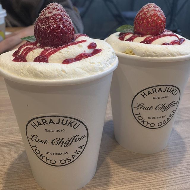 0205Kabe's tweet photo. シフォンケーキとストロベリーソースがマッチしてとっても美味しかった🍰♥️
#lastchiffon
#原宿 https://t.co/BBEGUnohcU https://t.co/wAVhtz3GrT