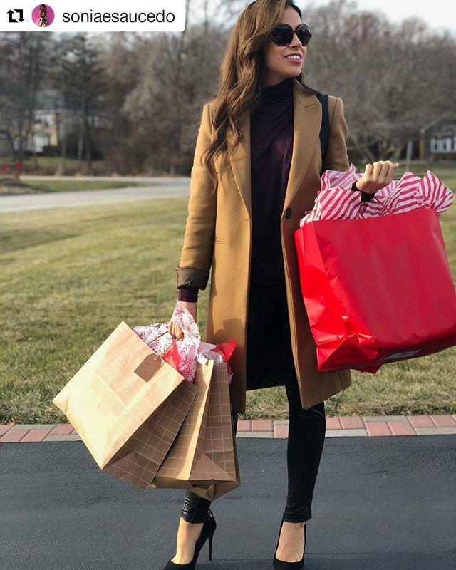 <a href="/soniaesaucedo/">Sonia Saucedo</a> has the right idea! Who else hit up those after Christmas sales?! #chicagogrammers #wednesdaywhimsy bit.ly/2CAOVjr