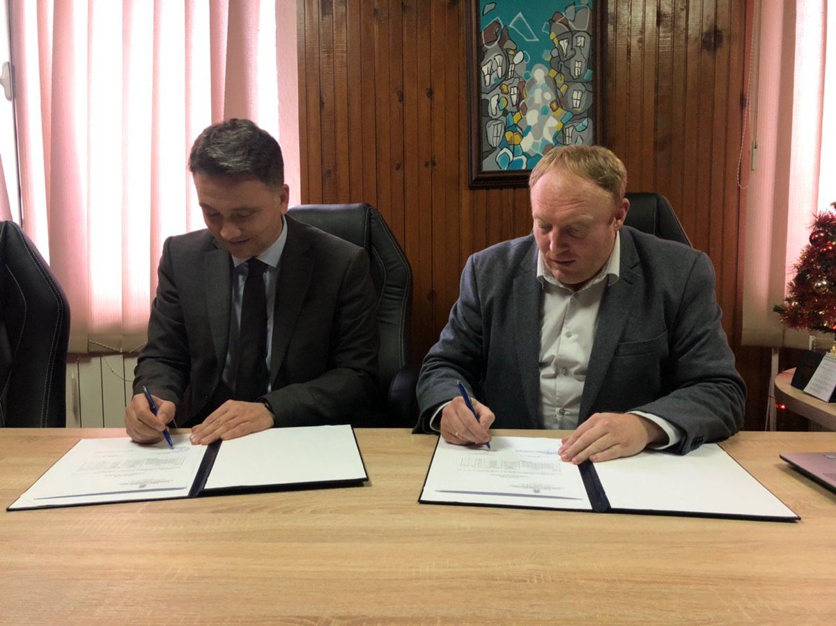kancelarijaITE's tweet photo. Završili smo uvođenje #eZUP i #eBeba - roditeljski dodatak u sve opštine i gradove u Srbiji, njihove uprave i centre za socijalni rad. Doniranjem računara Trgovištu i Bosilegradu omogućen je isti kvalitet usluga #eUprava u ovim, kao i svim ostalim JLS-ovima. #DigitalizujemoSrbiju https://t.co/1ehVGsybh7
